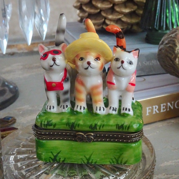 Whimsical Ceramic Cat Trinket Pill Box - Tabby & Calico Cat Lover Home Decor - Picture 8 of 8